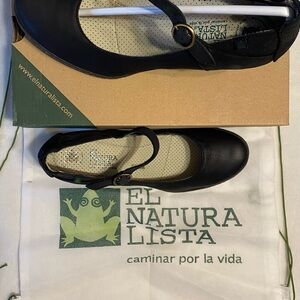 El Naturalista Black Mary Jane Heels